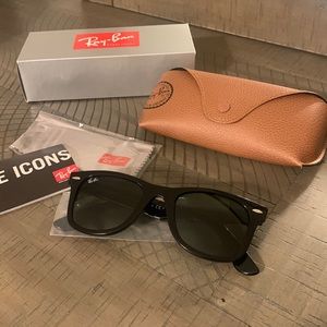 Brand new, Men’s black Ray-Ban Wayfarer’s